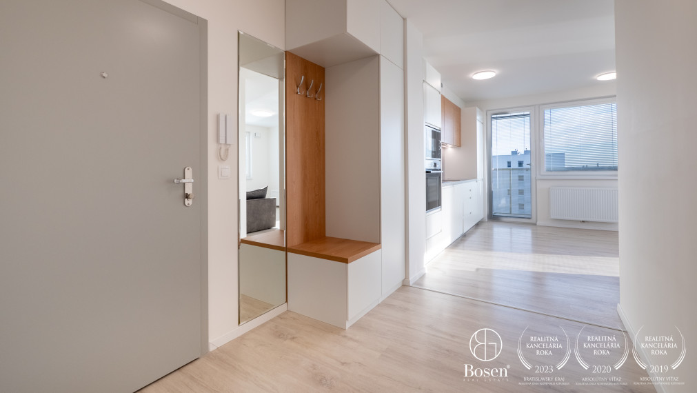 BOSEN I Prenájom svetlého čiastočne zariadeného 3i bytu, Ovocné sady, Ružinov, 70 m2