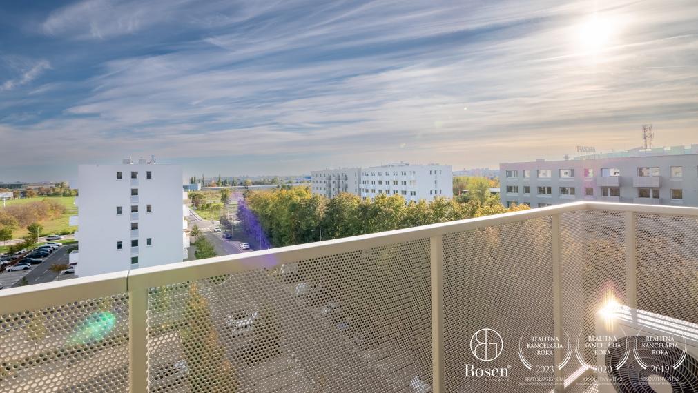 BOSEN I Prenájom svetlého čiastočne zariadeného 3i bytu, Ovocné sady, Ružinov, 70 m2