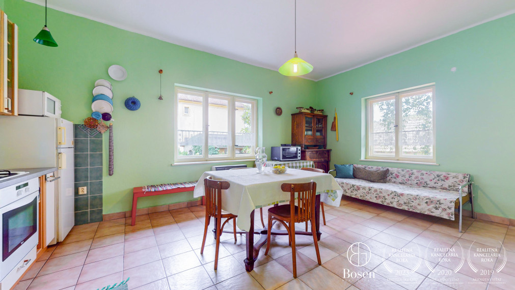 BOSEN | Na predaj rodinný dom v  obci Nové Hony, 1730m2