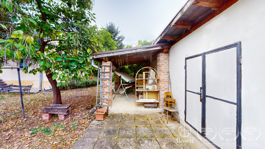 BOSEN | Na predaj rodinný dom v  obci Nové Hony, 1730m2