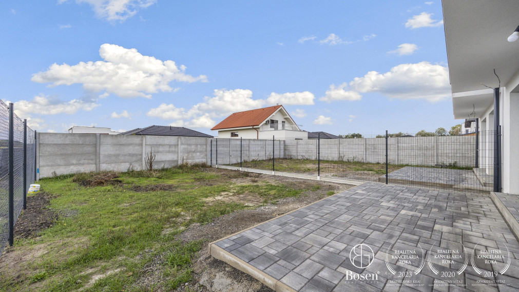 REZERVOVANÉ!!! BOSEN | Na predaj novostavba 5 izbového rodinného domu s garážou