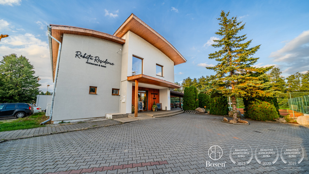 BOSEN | Zabehnutéhý penzión s reštauráciou a tenisovými kurtami, Nedožery-Brezany, 9.729 m2