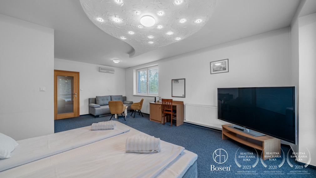 BOSEN | Zabehnutéhý penzión s reštauráciou a tenisovými kurtami, Nedožery-Brezany, 9.729 m2