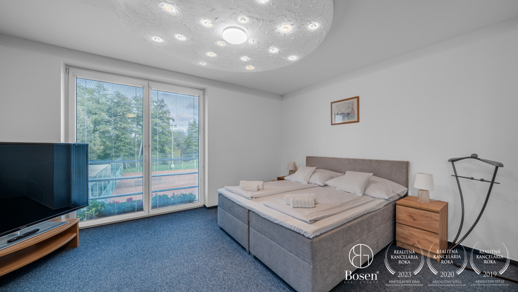 BOSEN | Zabehnutéhý penzión s reštauráciou a tenisovými kurtami, Nedožery-Brezany, 9.729 m2
