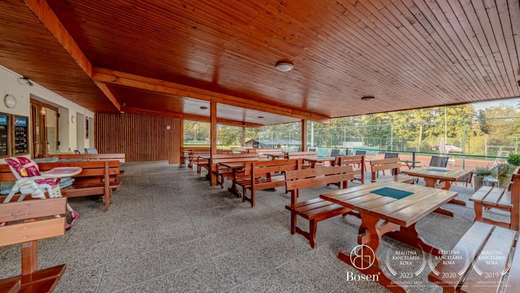 BOSEN | Zabehnutéhý penzión s reštauráciou a tenisovými kurtami, Nedožery-Brezany, 9.729 m2