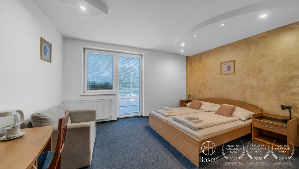 BOSEN | Zabehnutéhý penzión s reštauráciou a tenisovými kurtami, Nedožery-Brezany, 9.729 m2