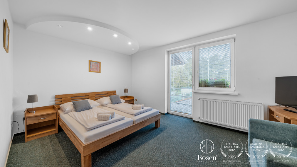 BOSEN | Zabehnutéhý penzión s reštauráciou a tenisovými kurtami, Nedožery-Brezany, 9.729 m2