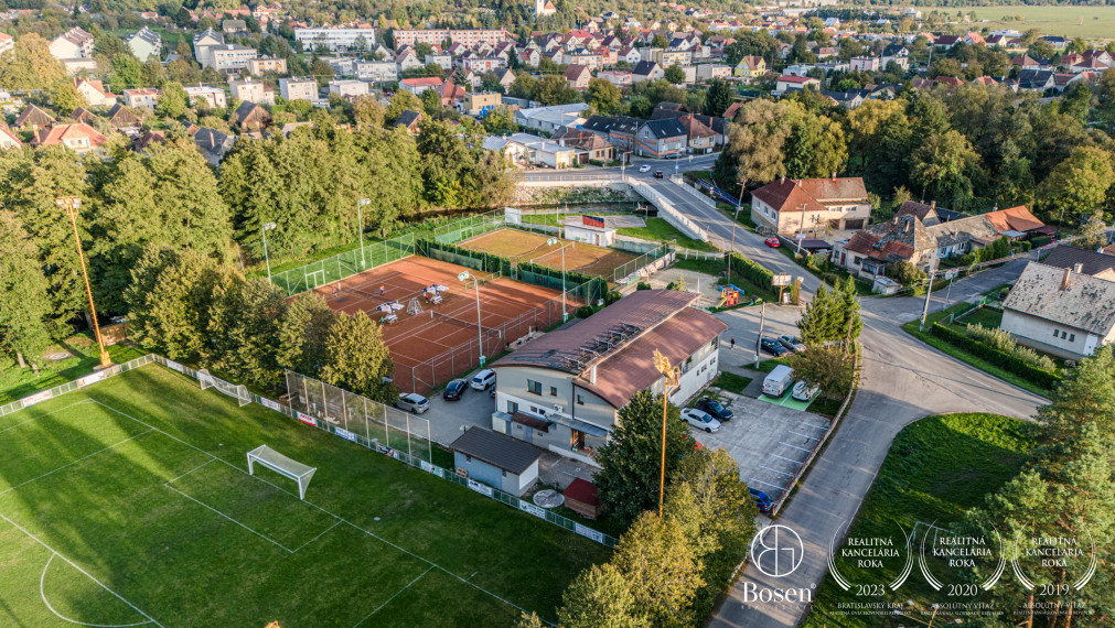 BOSEN | Zabehnutéhý penzión s reštauráciou a tenisovými kurtami, Nedožery-Brezany, 9.729 m2
