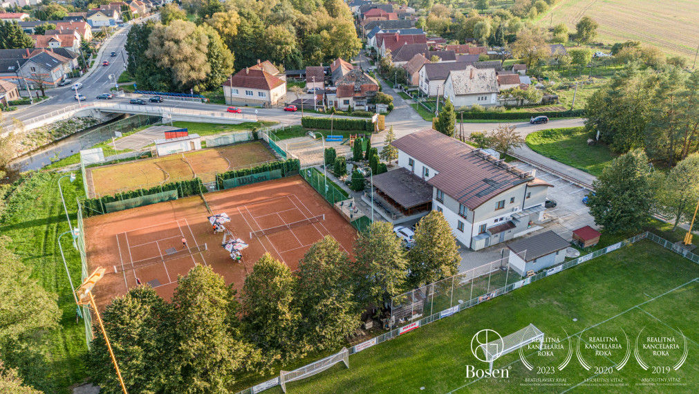 BOSEN | Zabehnutéhý penzión s reštauráciou a tenisovými kurtami, Nedožery-Brezany, 9.729 m2