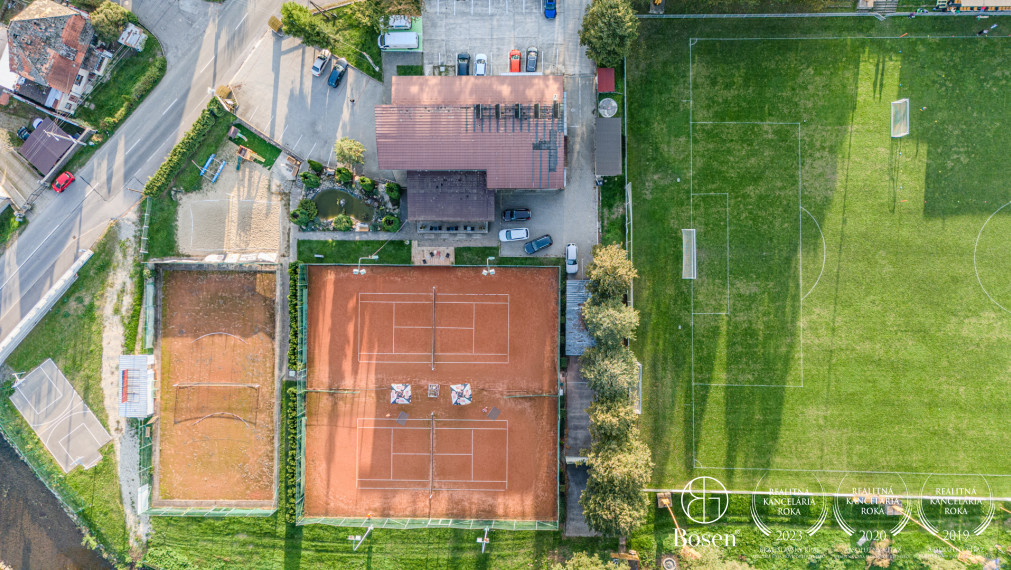 BOSEN | Zabehnutéhý penzión s reštauráciou a tenisovými kurtami, Nedožery-Brezany, 9.729 m2