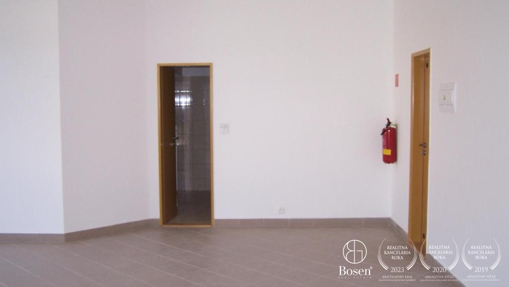 BOSEN | Prenájom obchodný priestor 68,16 m2, Nádražná ulica - Trenčianske Teplice