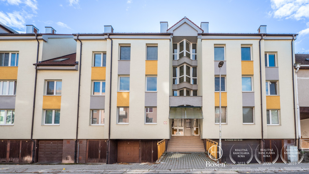 BOSEN | Priestranný 4 izbový byt v centre mesta Malacky, Malé námestie