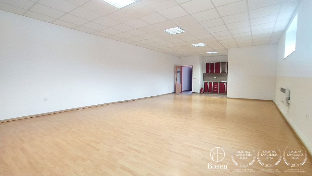 BOSEN | Skladovo - výrobný objekt s kancelárskym zázemím.
