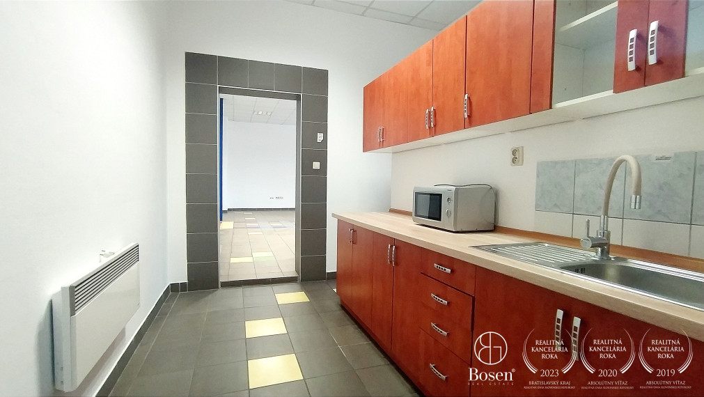 BOSEN | Skladovo - výrobný objekt s kancelárskym zázemím.