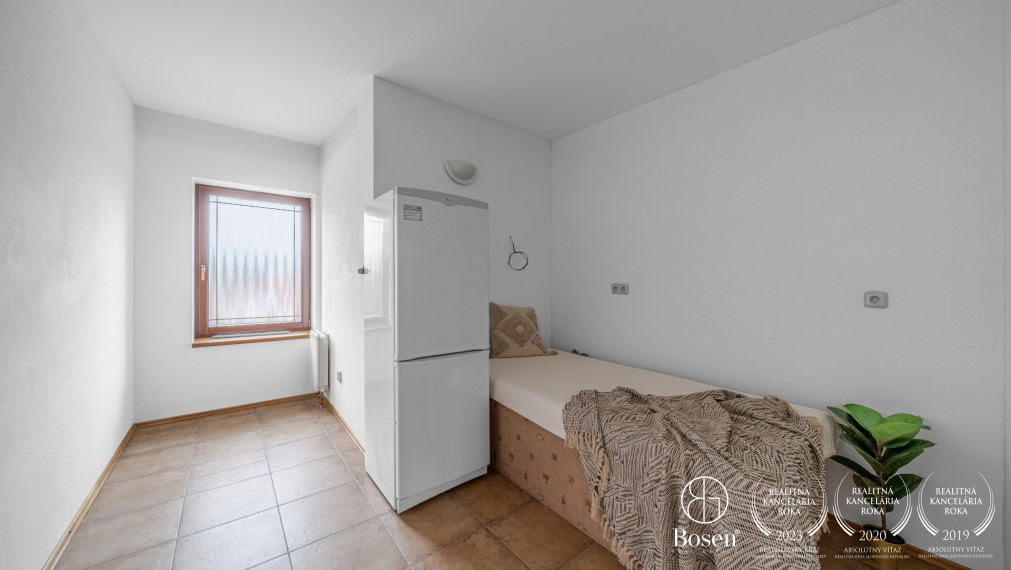 BOSEN | ZNÍŹENÁ CENA -  Rodinný dom s pozemkom 924 m2