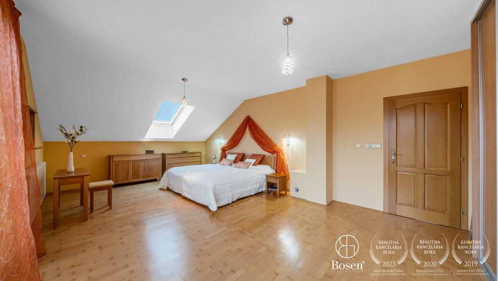 BOSEN | ZNÍŹENÁ CENA -  Rodinný dom s pozemkom 924 m2