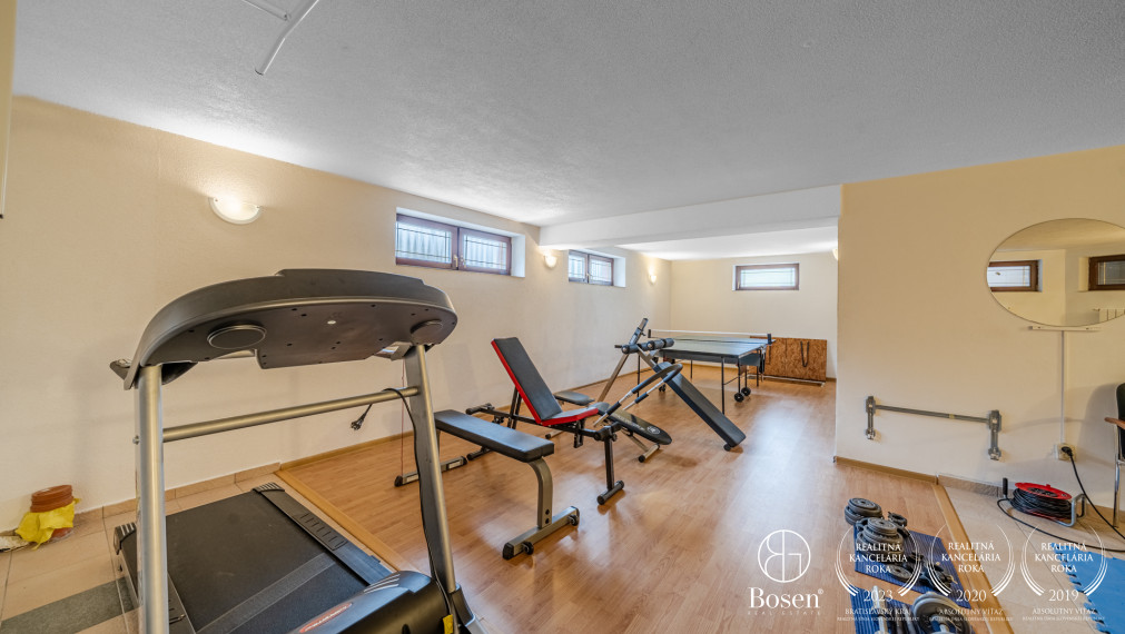 BOSEN | ZNÍŹENÁ CENA -  Rodinný dom s pozemkom 924 m2