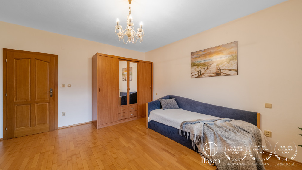 BOSEN | ZNÍŹENÁ CENA -  Rodinný dom s pozemkom 924 m2