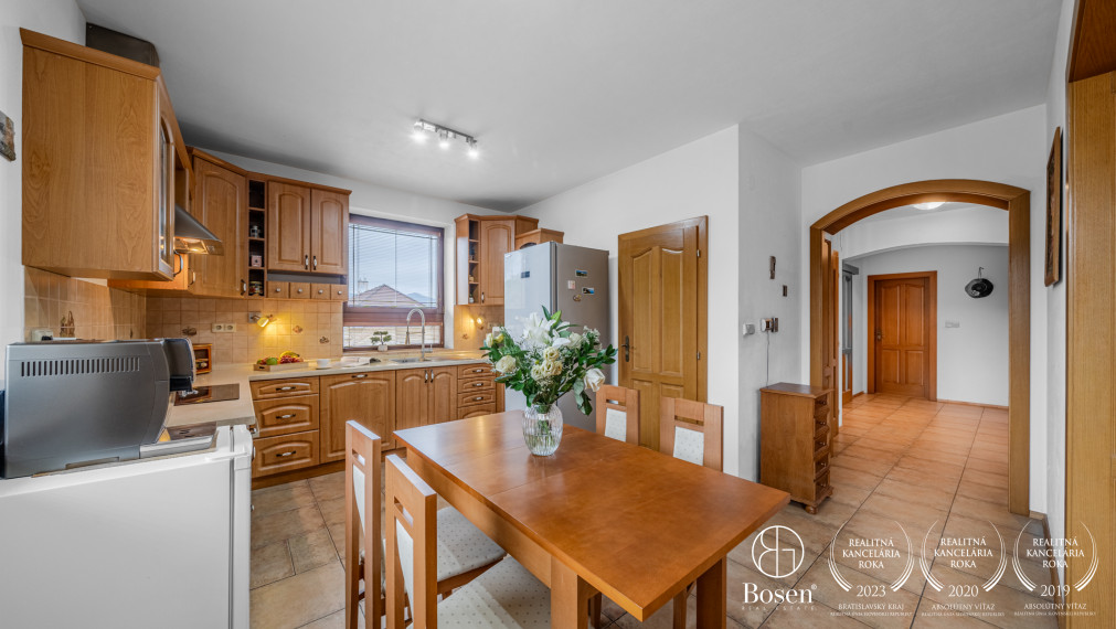 BOSEN | ZNÍŹENÁ CENA -  Rodinný dom s pozemkom 924 m2