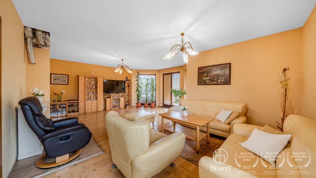 BOSEN | ZNÍŹENÁ CENA -  Rodinný dom s pozemkom 924 m2