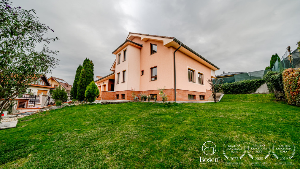 BOSEN | ZNÍŹENÁ CENA -  Rodinný dom s pozemkom 924 m2