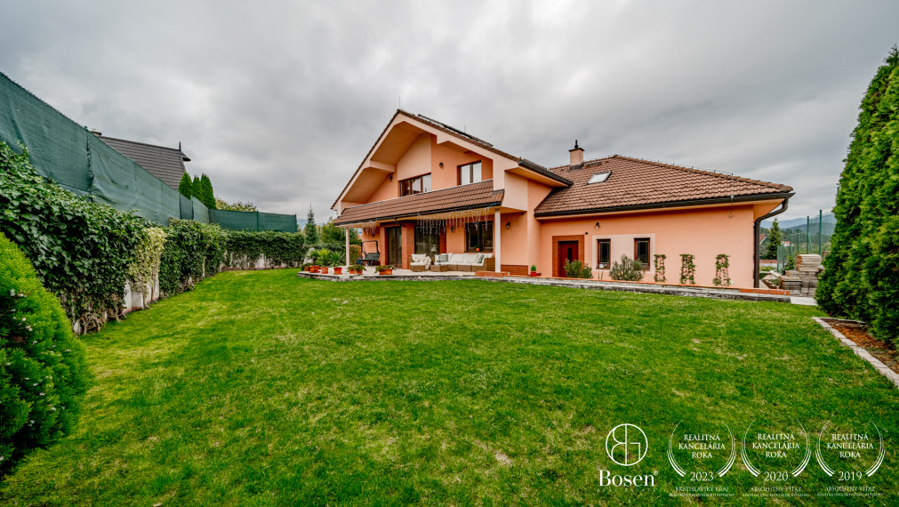 BOSEN | ZNÍŹENÁ CENA -  Rodinný dom s pozemkom 924 m2