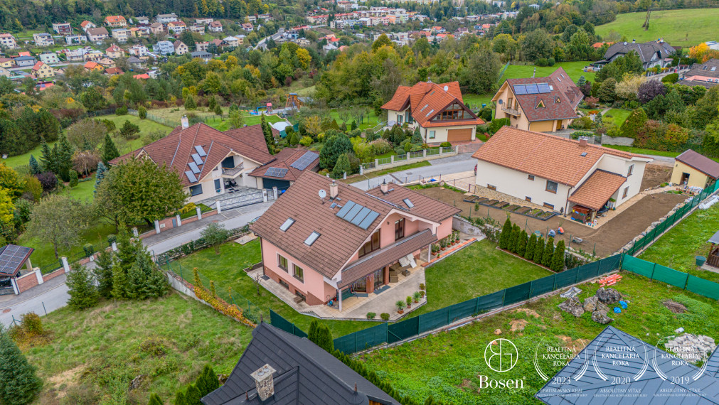 BOSEN | ZNÍŹENÁ CENA -  Rodinný dom s pozemkom 924 m2