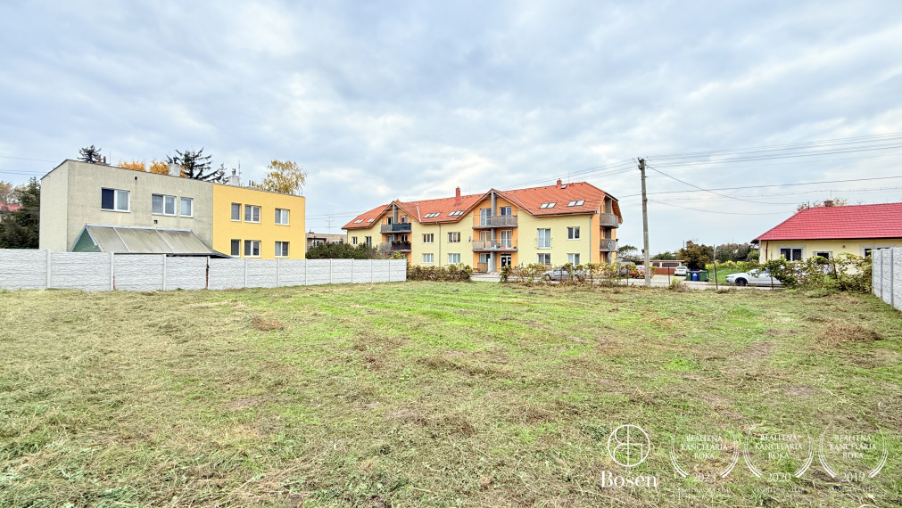 BOSEN | Pozemok vhodný na stavbu rodinných a bytových domov, Školská ulica, 1524 m2
