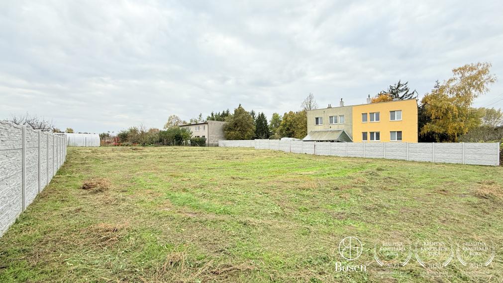 BOSEN | Pozemok situovaný v centre obce, Školská ulica, 1524 m2