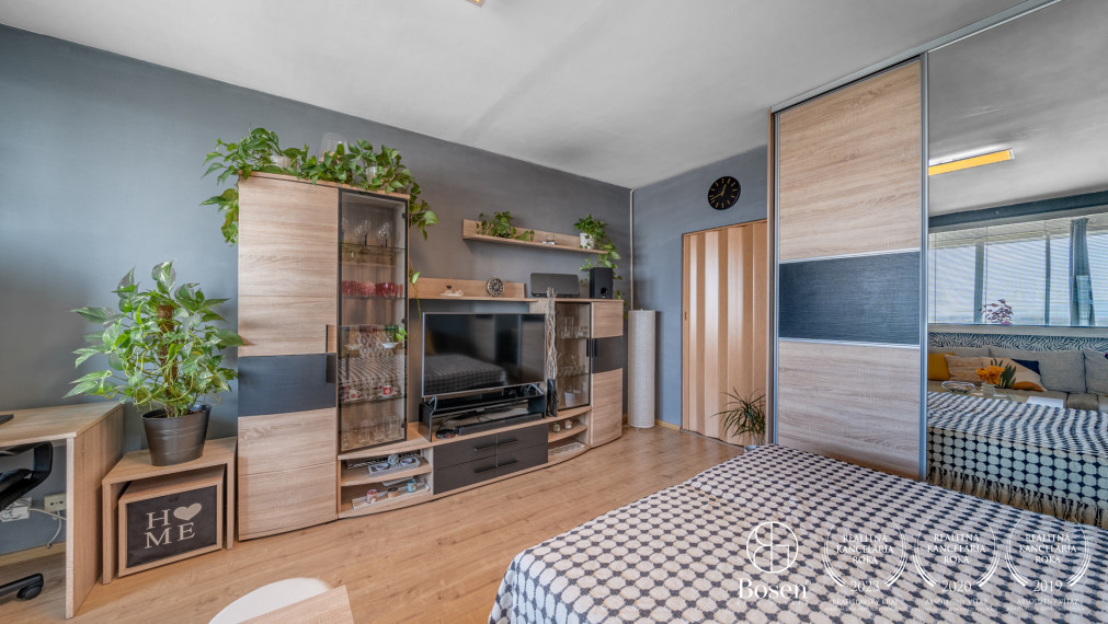 BOSEN | Na predaj zariadená garsónka s loggiou Bohrova ulica, Petržalka
