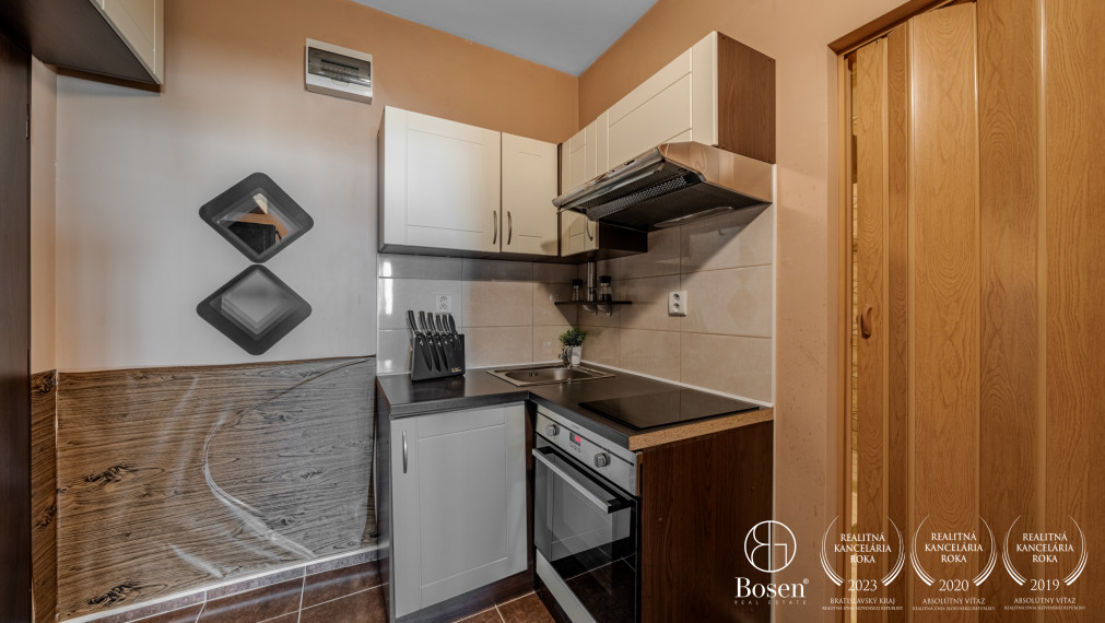 BOSEN | Na predaj zariadená garsónka s loggiou Bohrova ulica, Petržalka