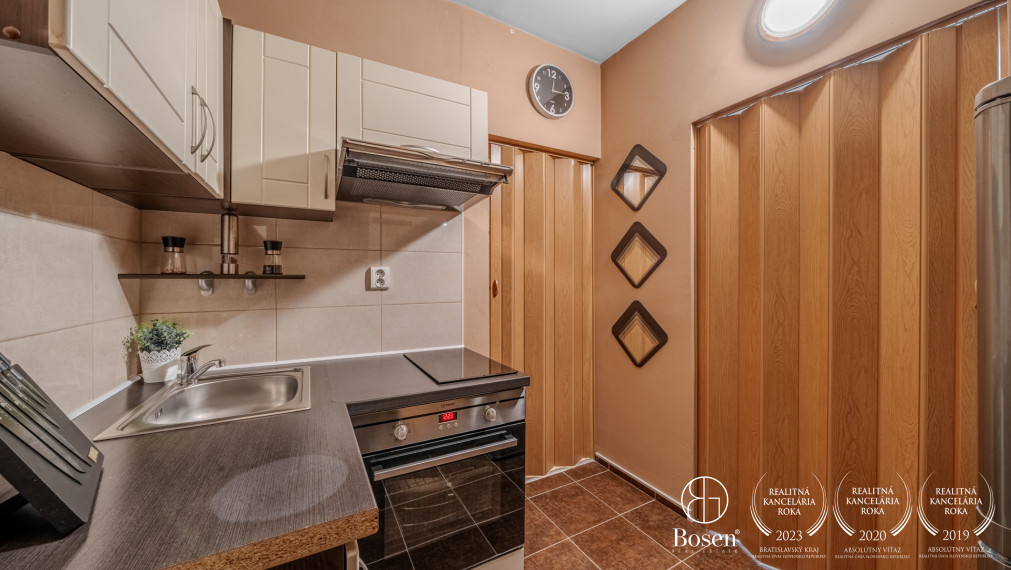 BOSEN | Na predaj zariadená garsónka s loggiou Bohrova ulica, Petržalka