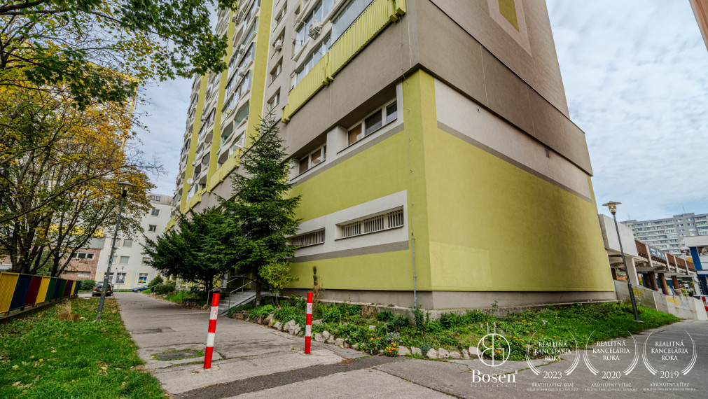 BOSEN | Na predaj zariadená garsónka s loggiou Bohrova ulica, Petržalka