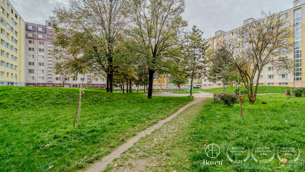 BOSEN | Na predaj zariadená garsónka s loggiou Bohrova ulica, Petržalka