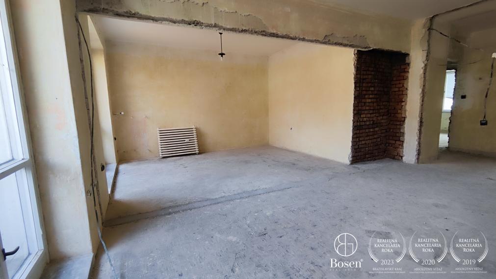 BOSEN | Slnečný 3 izb.byt v centre mesta Lučenec, Erenburgova,69 m2