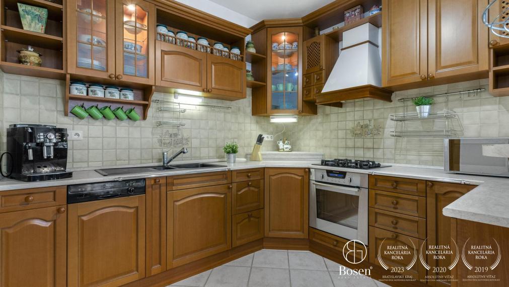 BOSEN | 4 izbový mezonetový byt so záhradkou, 288 m2, Bratislava - Karlova Ves, Pernecká ul.
