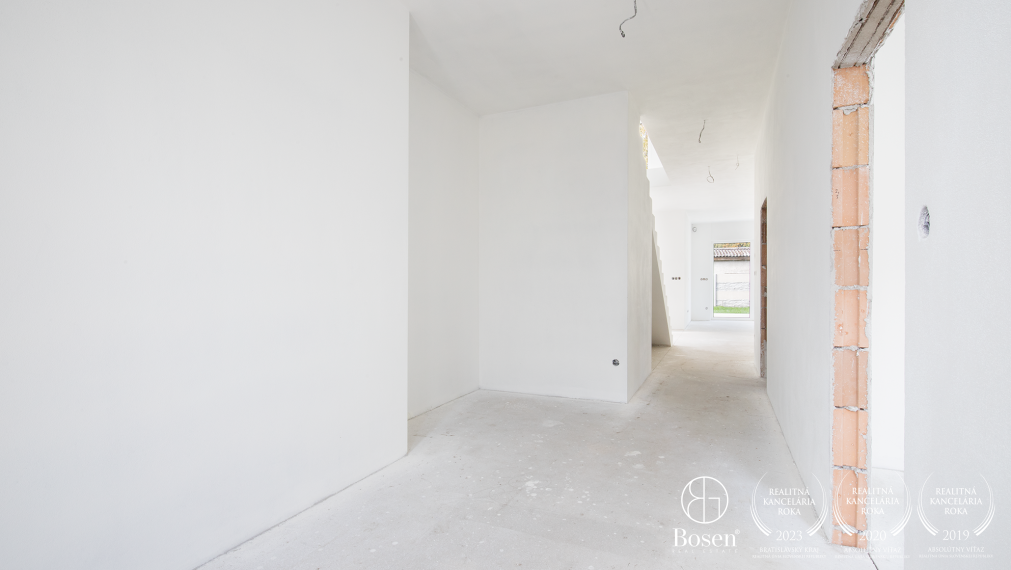 BOSEN | Poschodový 5i RD s garážou v centre mesta