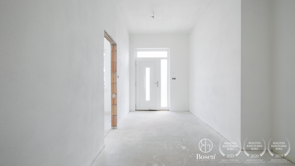 BOSEN | Poschodový 5i RD s garážou v centre mesta