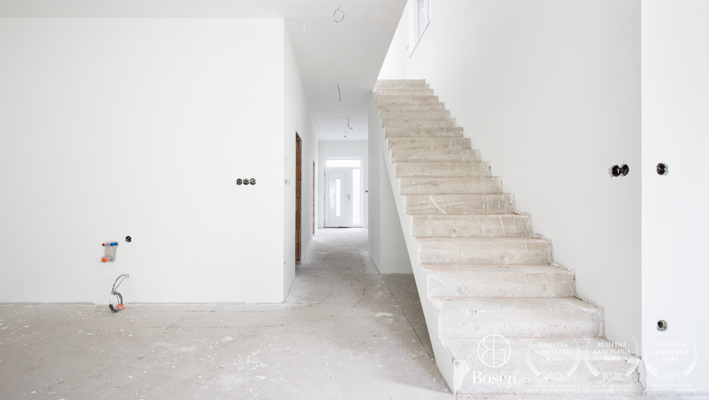 BOSEN | Poschodový 5i RD s garážou v centre mesta