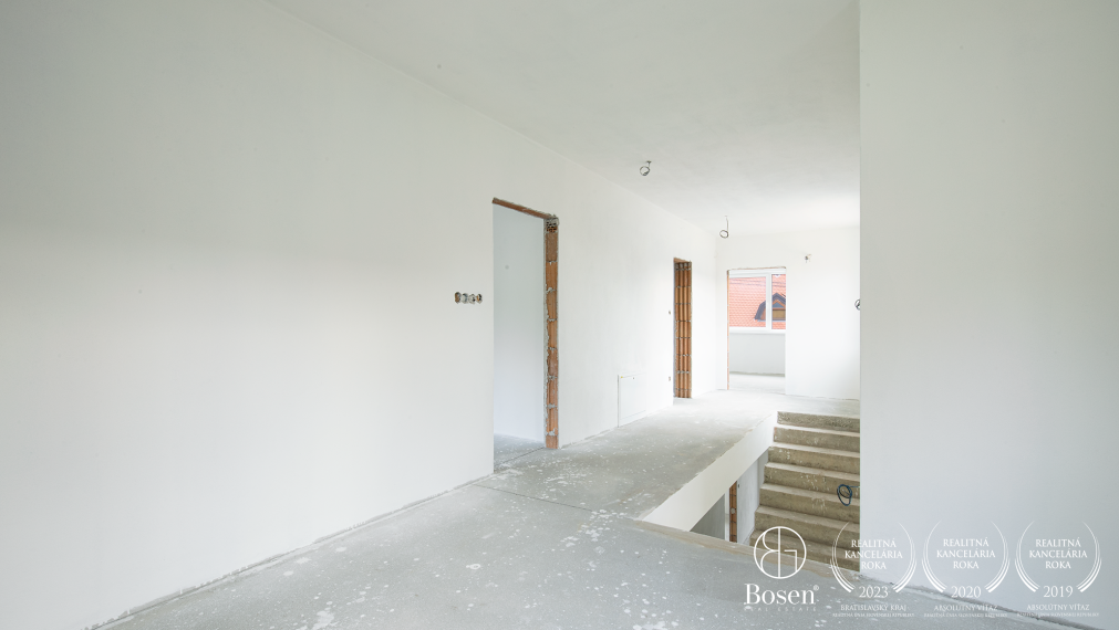 BOSEN | Poschodový 5i RD s garážou v centre mesta