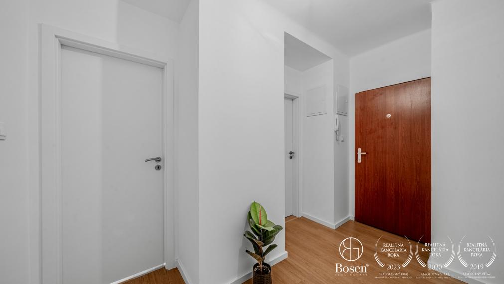 REZERVOVANÉ - BOSEN | Priestranný 1-izbový byt s pivnicou, Miletičova, Ružinov, BA 36,88 m²