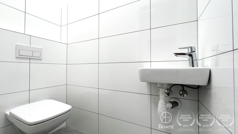 BOSEN | Prenájom obchodný priestor 99 m2 Pred poľom-Trenčín