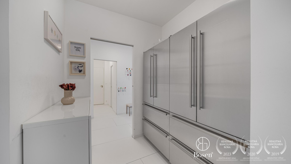 BOSEN | Unikátny veľkometrážny byt s vlastným bazénom, záhradou a príbehom pod Slavínom, Ulica Vlčkova, Bratislava, 171 m2