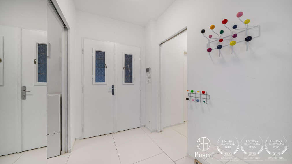 BOSEN | Unikátny veľkometrážny byt s vlastným bazénom, záhradou a príbehom pod Slavínom, Ulica Vlčkova, Bratislava, 171 m2