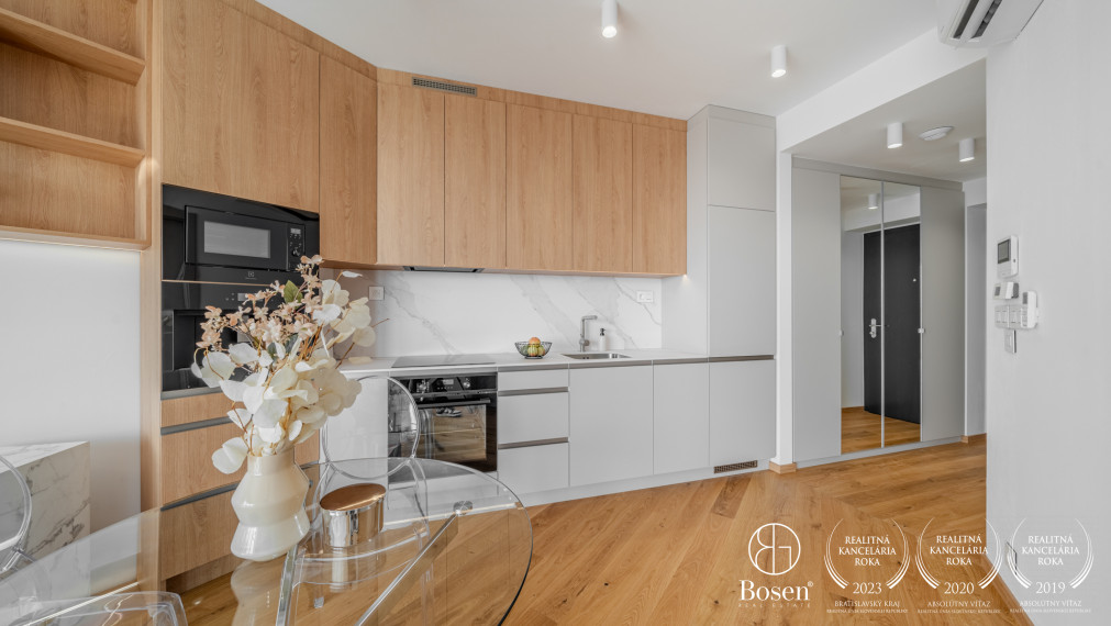 BOSEN | PRENAJATÉ EUROVEA TOWER - luxusný 2i byt s krásnym výhľadom na hrad, 58,4m2