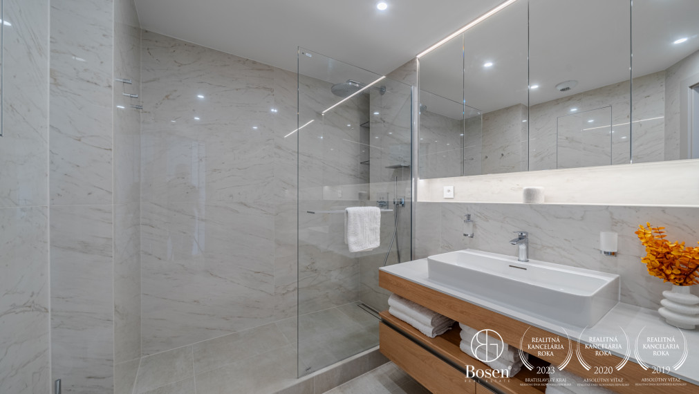 BOSEN | PRENAJATÉ EUROVEA TOWER - luxusný 2i byt s krásnym výhľadom na hrad, 58,4m2