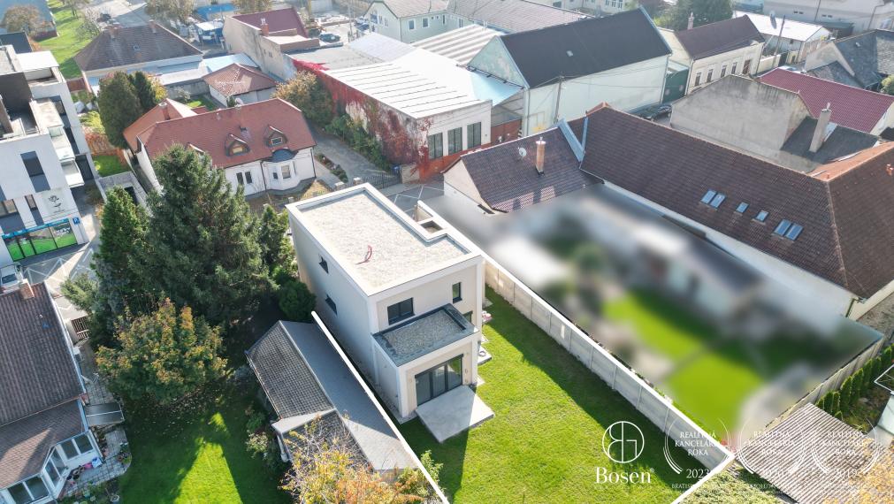 BOSEN | Poschodový 5i RD s garážou v centre mesta