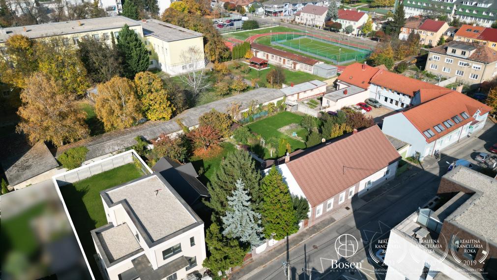 BOSEN | Poschodový 5i RD s garážou v centre mesta