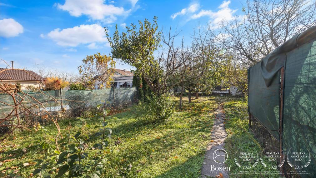 BOSEN | 5 izbový rodinný dom v Záhorskej Vsi s bazénom so solárnym panelom