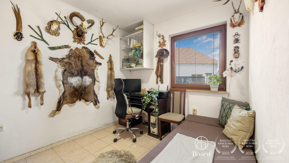 BOSEN | 5 izbový rodinný dom v Záhorskej Vsi s bazénom so solárnym panelom